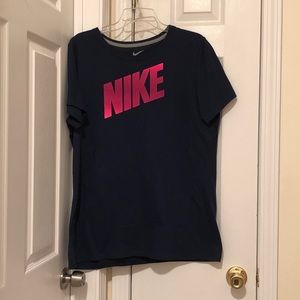 New Women’s Nike logo short sleeve T-shirt